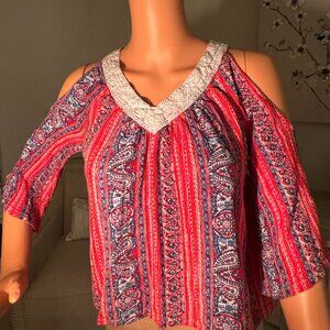 🌸 Hollister Paisley Cold-Shoulder Blouse – Red, White & Blue, Size Small 🌸
